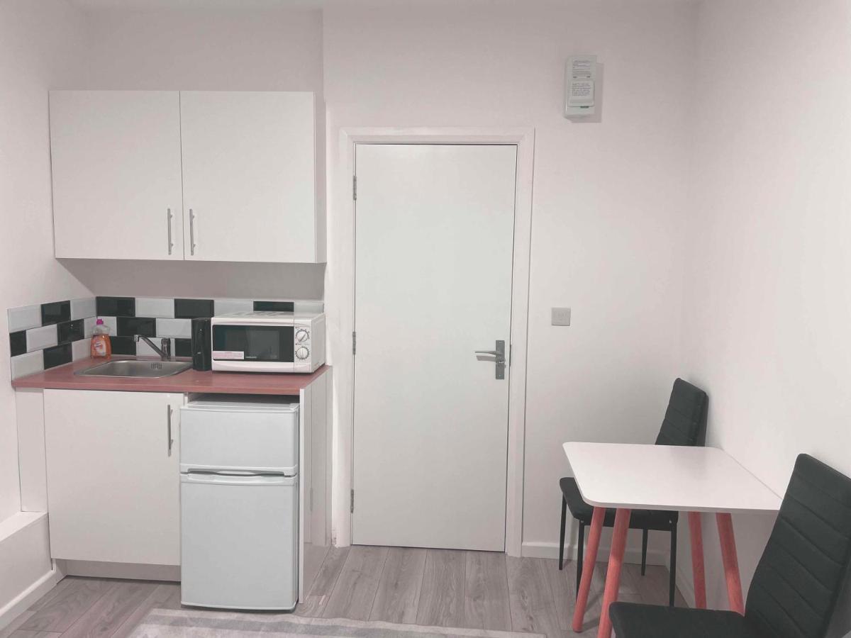 Studio Flat Private Bathroom Wc And Kitchenette Londýn Exteriér fotografie